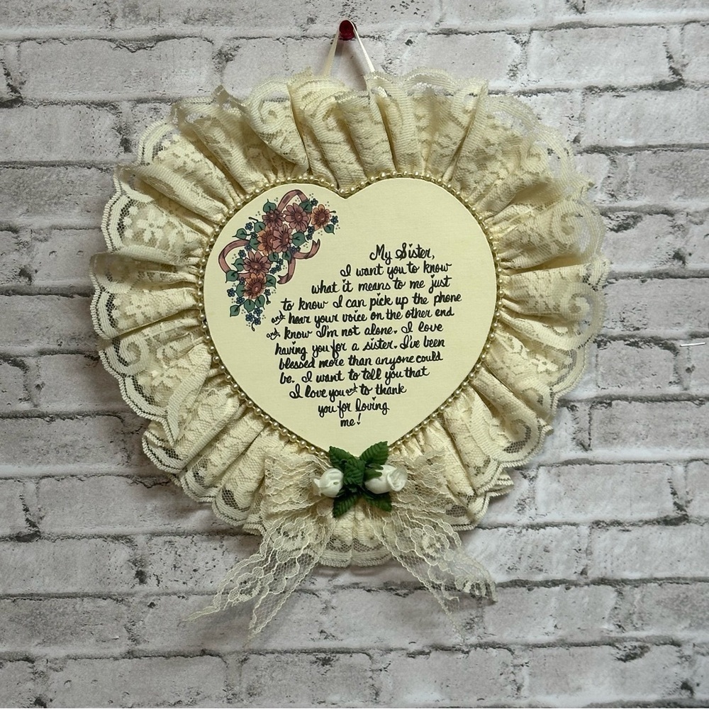 Heart Shape SISTER Note Ruffle Cursive Heart Decor 10 in X 10 in Vintage
